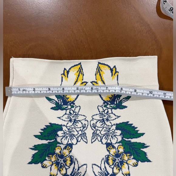 BCBGMAXAZRIA Knit Floral Skirt - Picture 3 of 6